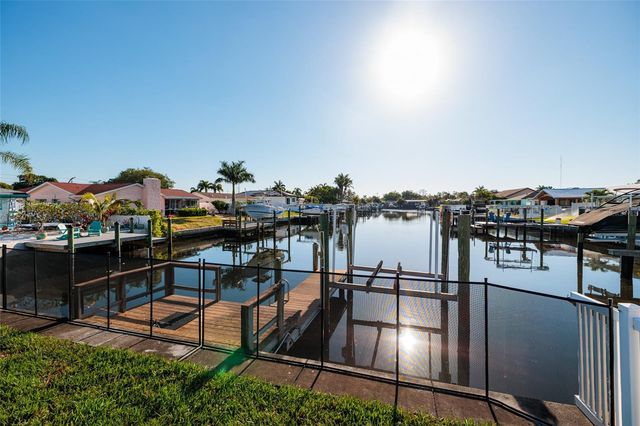 9773 1ST STREET NE, St Petersburg, FL 33702