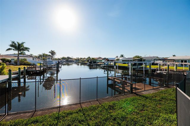 9773 1ST STREET NE, St Petersburg, FL 33702