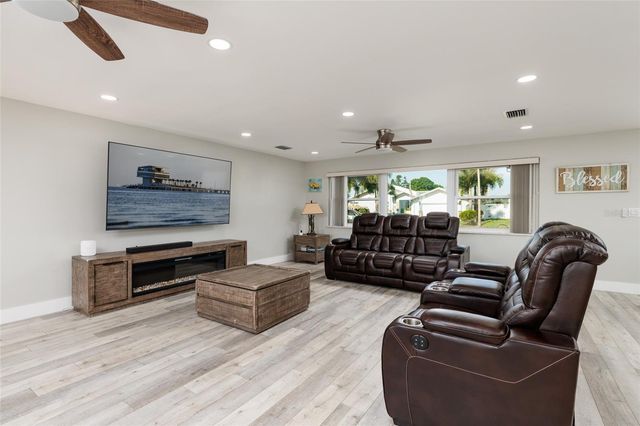 9773 1ST STREET NE, St Petersburg, FL 33702