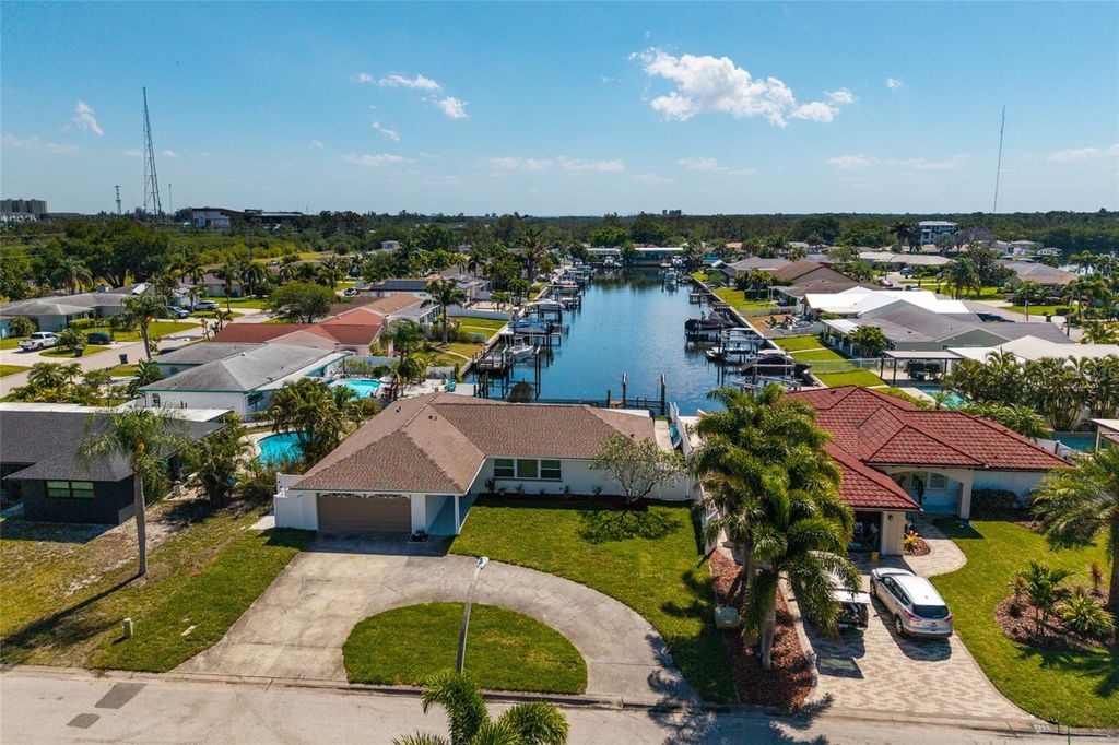 9773 1ST STREET NE, St Petersburg, FL 33702