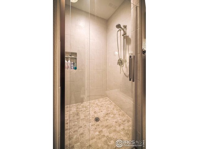 2083 Vineyard Dr, Windsor, CO 80550