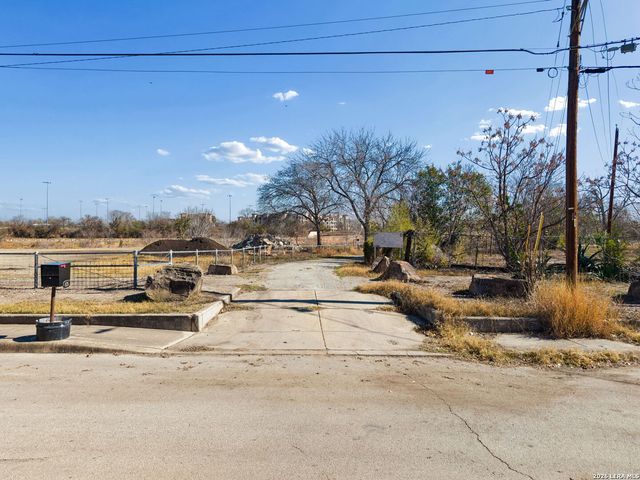 4526 Sierra, San Antonio, TX 78214