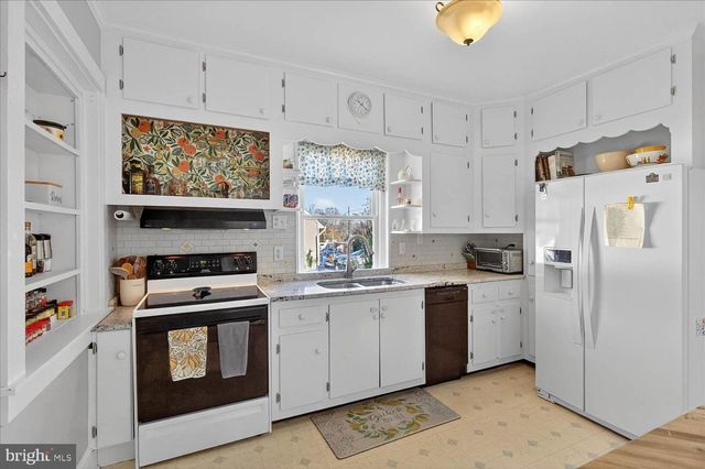 34 GIRARD AVE, Lancaster, PA 17603