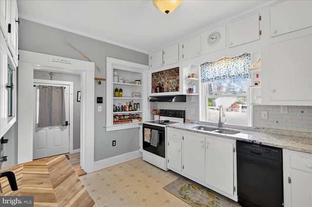 34 GIRARD AVE, Lancaster, PA 17603