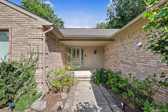 31550 6 Mile Road, Livonia, MI 48152