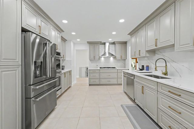 31550 6 Mile Road, Livonia, MI 48152