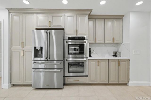 31550 6 Mile Road, Livonia, MI 48152