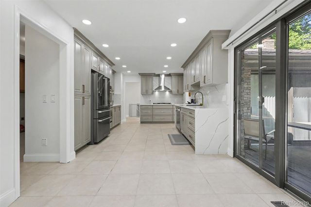 31550 6 Mile Road, Livonia, MI 48152