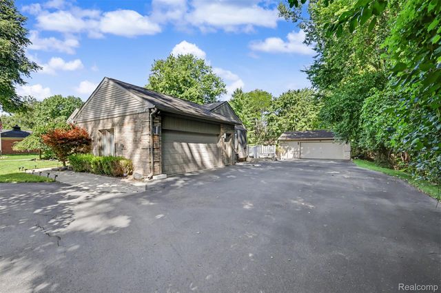 31550 6 Mile Road, Livonia, MI 48152