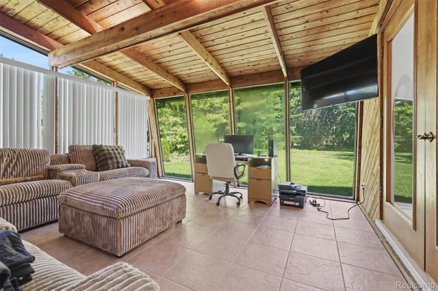 31550 6 Mile Road, Livonia, MI 48152