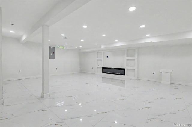 31550 6 Mile Road, Livonia, MI 48152