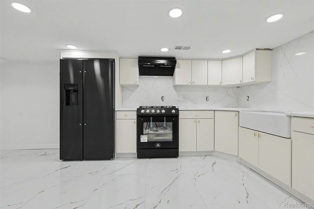 31550 6 Mile Road, Livonia, MI 48152