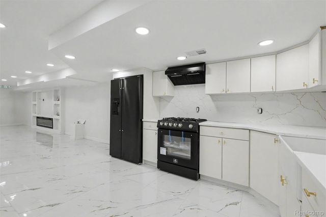 31550 6 Mile Road, Livonia, MI 48152