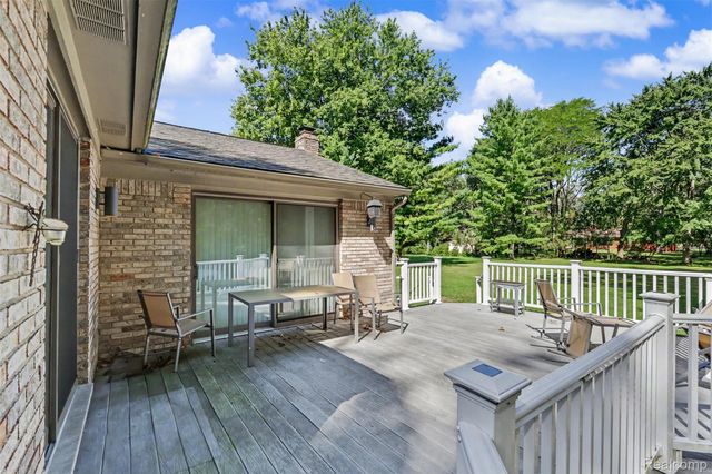 31550 6 Mile Road, Livonia, MI 48152