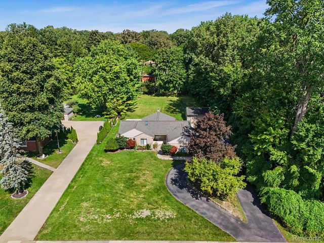 31550 6 Mile Road, Livonia, MI 48152
