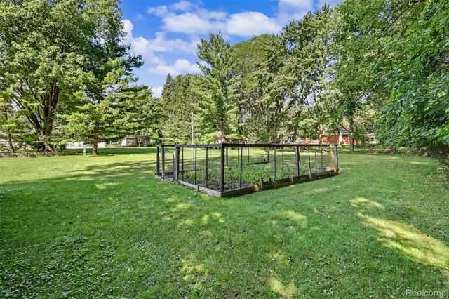 31550 6 Mile Road, Livonia, MI 48152
