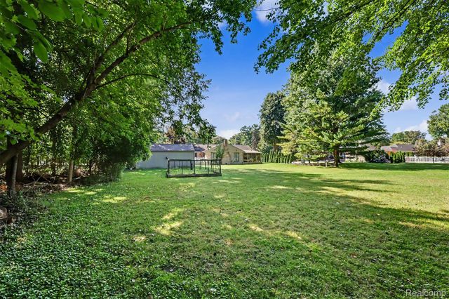 31550 6 Mile Road, Livonia, MI 48152