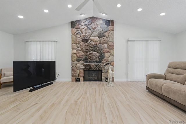 31550 6 Mile Road, Livonia, MI 48152