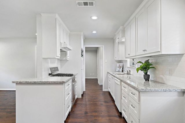 5106 De Lange Lane, Houston, TX 77092