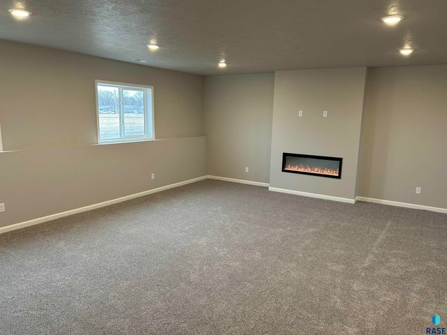 901 Estate St Street, Harrisburg, SD 57032