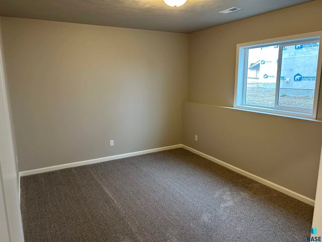 901 Estate St Street, Harrisburg, SD 57032