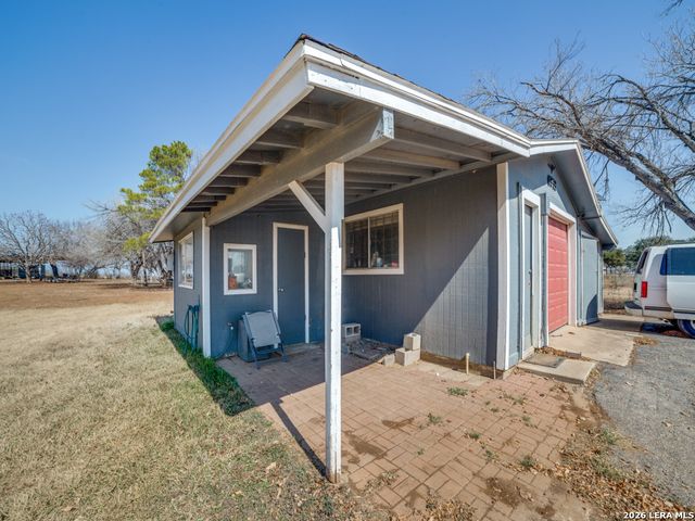 6953 Von Ormy Rd, Von Ormy, TX 78073