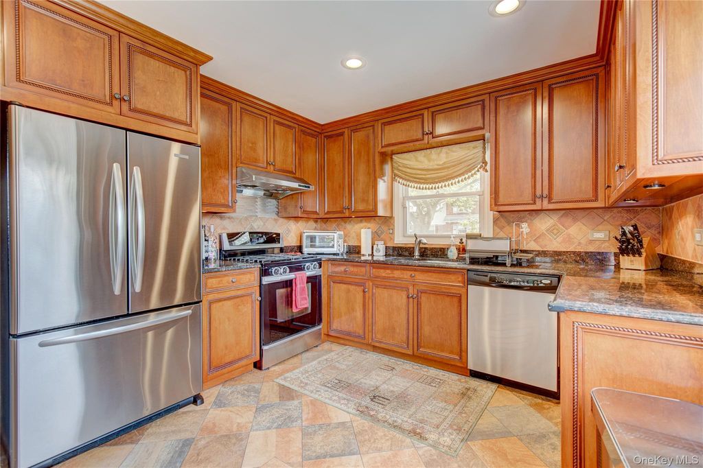 5703 Cloverdale Boulevard, Oakland Gardens, NY 11364 — photo 4