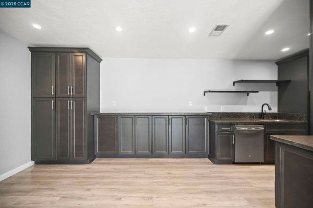 5095 Valley Crest Dr 308, Concord, CA 94521