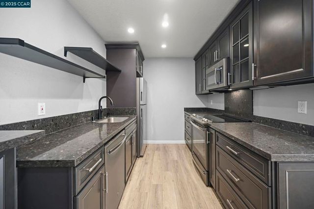 5095 Valley Crest Dr 308, Concord, CA 94521