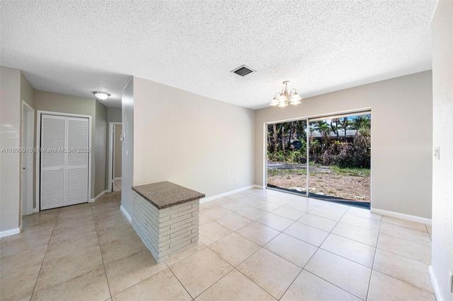 6442 Oak St, Hollywood, FL 33024