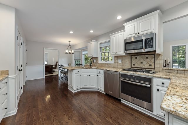 1177 Kenilworth Circle, Naperville, IL 60540