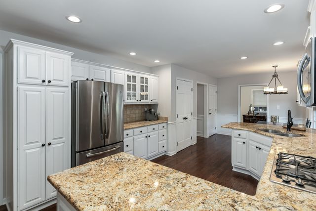 1177 Kenilworth Circle, Naperville, IL 60540