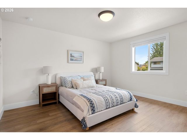 12252 Meadowlawn Dr, Oregon City, OR 97045