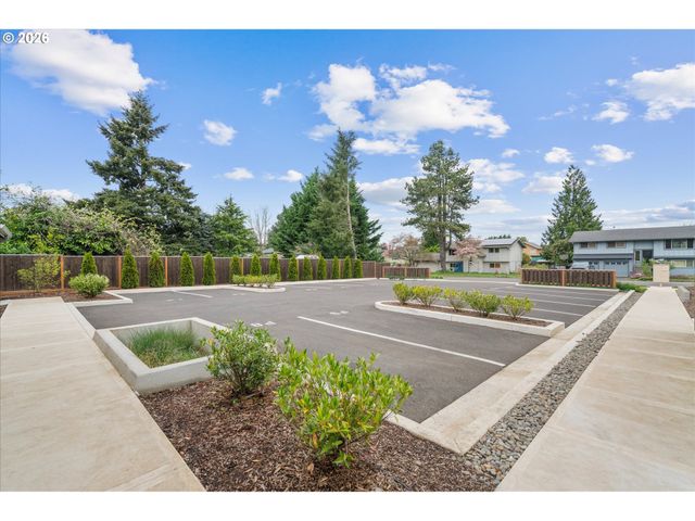 12252 Meadowlawn Dr, Oregon City, OR 97045