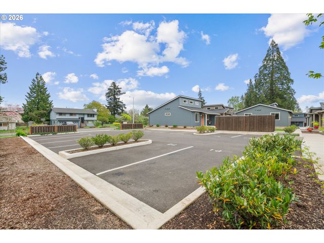 12252 Meadowlawn Dr, Oregon City, OR 97045