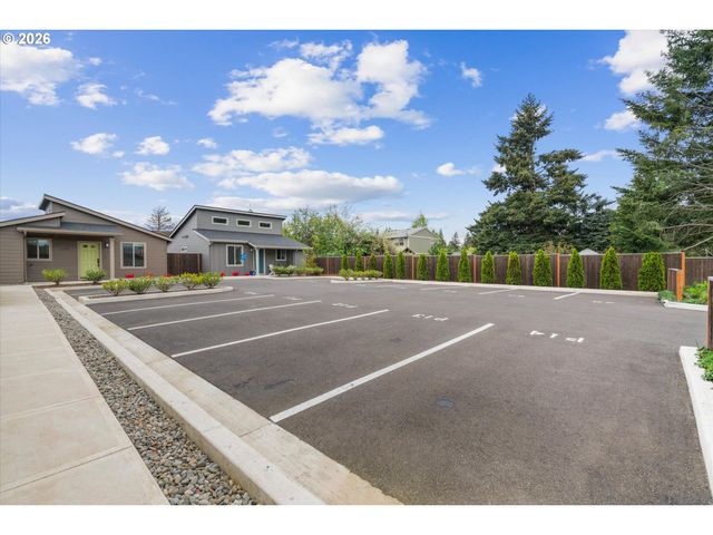 12252 Meadowlawn Dr, Oregon City, OR 97045