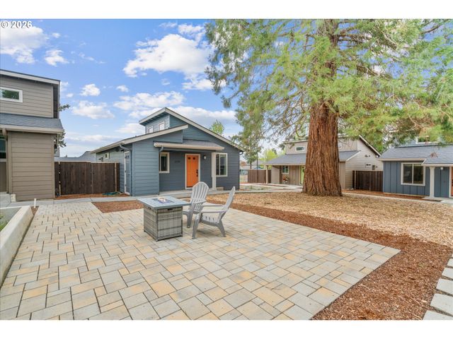 12252 Meadowlawn Dr, Oregon City, OR 97045