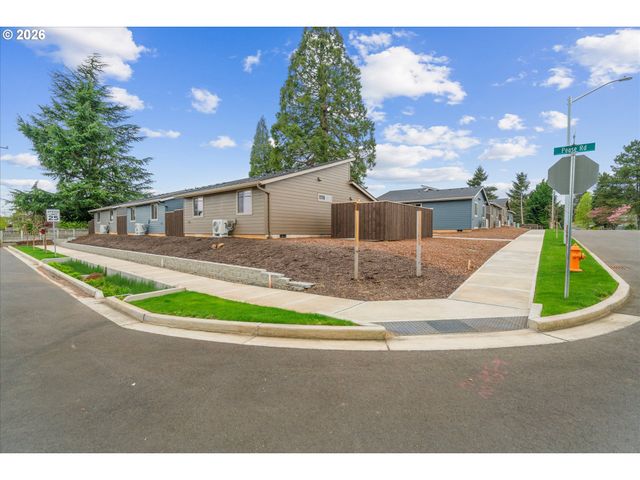 12252 Meadowlawn Dr, Oregon City, OR 97045