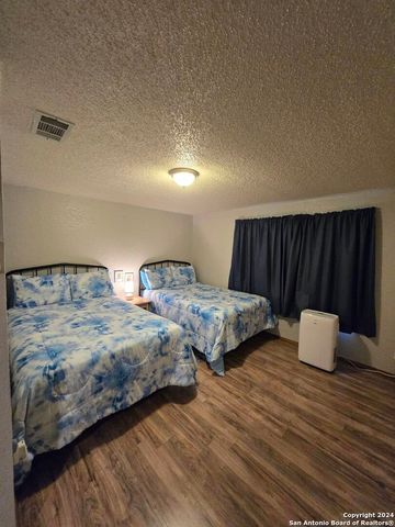 464 Jim Davis Place, Leakey, TX 78873