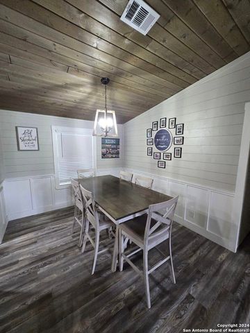 464 Jim Davis Place, Leakey, TX 78873