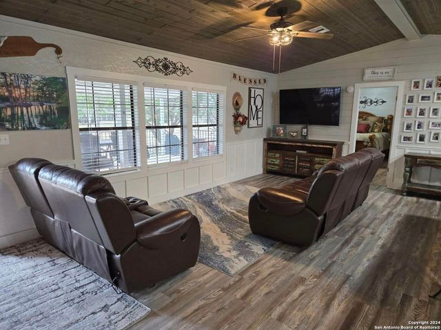 464 Jim Davis Place, Leakey, TX 78873
