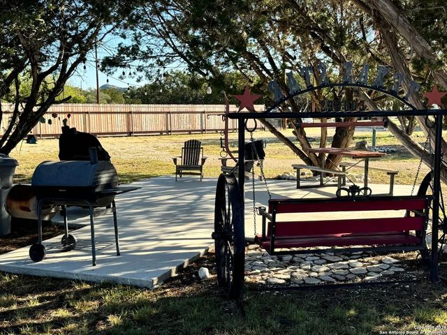 464 Jim Davis Place, Leakey, TX 78873