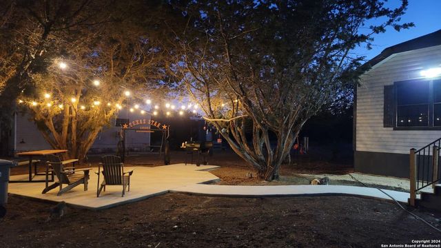 464 Jim Davis Place, Leakey, TX 78873