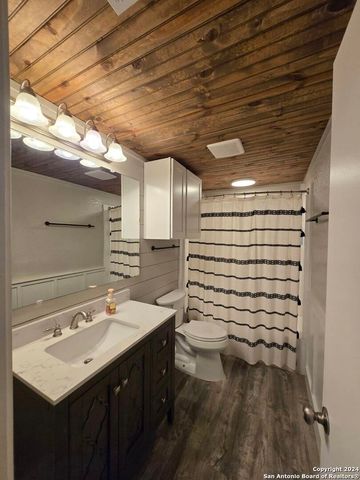 464 Jim Davis Place, Leakey, TX 78873