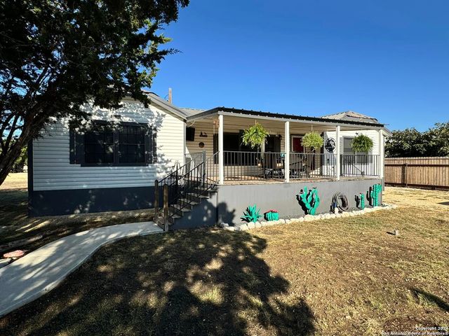 464 Jim Davis Place, Leakey, TX 78873