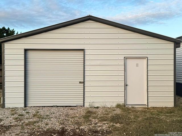 464 Jim Davis Place, Leakey, TX 78873