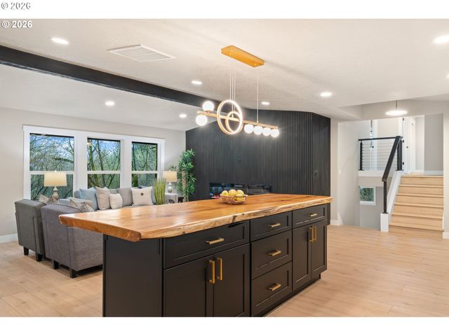 22420 S PARROT CREEK Rd, Oregon City, OR 97045