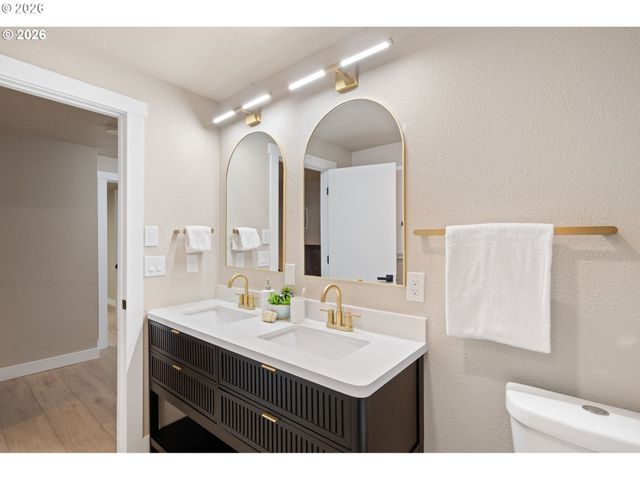 22420 S PARROT CREEK Rd, Oregon City, OR 97045