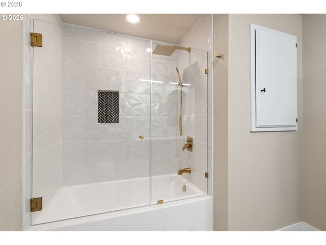 22420 S PARROT CREEK Rd, Oregon City, OR 97045