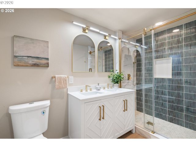 22420 S PARROT CREEK Rd, Oregon City, OR 97045